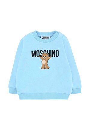 Felpa azzurra chiara in cotone, decorata con una grafica di un orso e il logo "MOSCHINO" in grassetto nero. Include un colletto e polsini a costine.