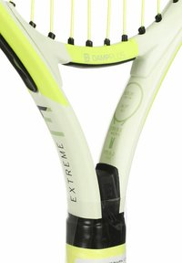 Gelbes und weißes Tennisschläger mit strukturiertem Griff, DampPlus-Technologie und detaillierten Spezifikationen am Rahmen.