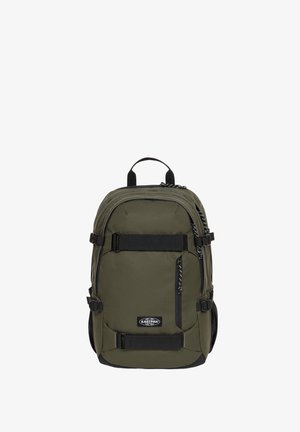 Zaino verde oliva con spallacci regolabili, dettagli neri, diverse tasche con zip e pannello posteriore imbottito per il comfort.