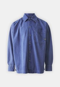 Långärmad skjorta med knapp i enfärgad mörkblå bomull. Har en klassisk krage, bröstficka och en något lös passform med knappmanchetter.