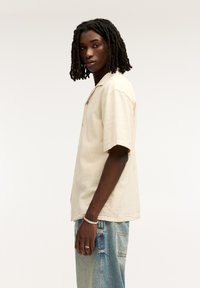 PULL&BEAR SHORT SLEEVE - Skjorter - ochre
