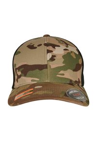 Casquette trucker à motif camouflage avec une visière beige, dos en maille et fermeture à pression ajustable ; présente une étiquette Multicam à l'avant.