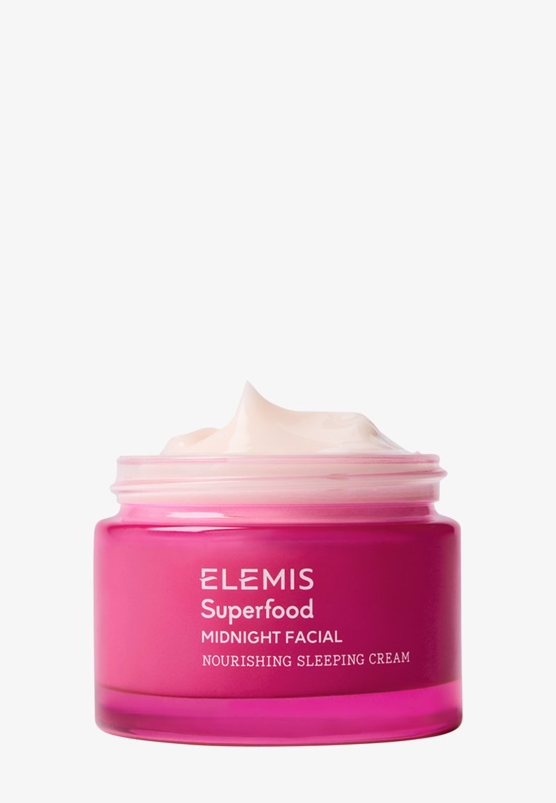 Rosa glasskrukke med en hvit krem inni. Etiketten sier "ELEMIS Superfood Midnight Facial Nourishing Sleeping Cream." Glatt tekstur.
