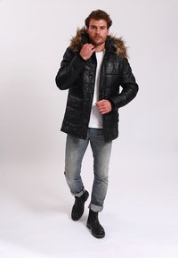 Lee Cooper DOWNJACKET WITH ROUND COLLAR AND REMOVABLE HOOD WITH SYNTH - Kožená bunda - black