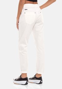 Cipo & Baxx Jean boyfriend - white/blanc - ZALANDO.FR