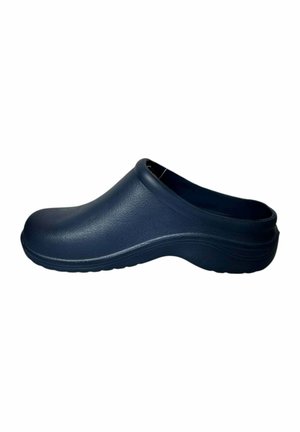 Zuecos azul marino hechos de goma texturizada, con punta redondeada y parte trasera abierta, y una suela curva para mayor comodidad y soporte.