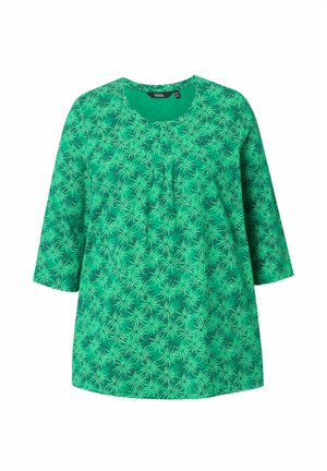 Groene top met driekwartmouwen, versierd met een bladerenpatroon, met ronde halslijn, plooien aan de voorkant en een relaxte pasvorm, gemaakt van lichte stof.