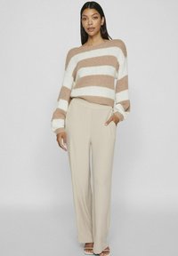 VILA GESTREIFTER - Strickpullover - cloud dancer