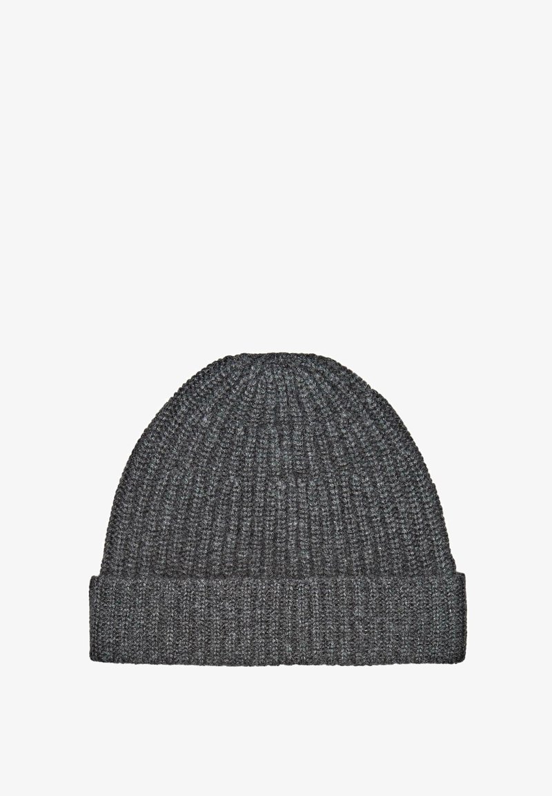Berretto di lana grigia a maglia con texture a coste, dotato di risvolto e design superiore leggermente sceso. Realizzato in materiale morbido e caldo.