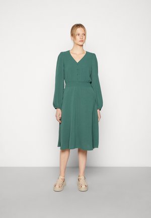 ONLMETTE V NECK SMOCK DRESS - Jurk - trekking green