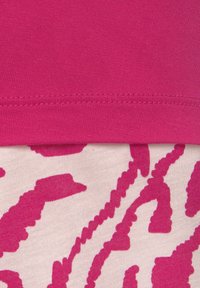 s.Oliver SHORTY SET - Pidžaamakomplekt - magenta ecru gemustert