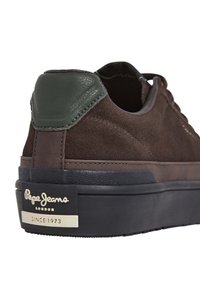 Pepe Jeans Matalavartiset tennarit - chocolate brown