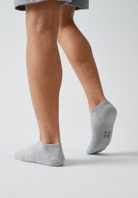Thumbnail Image 5