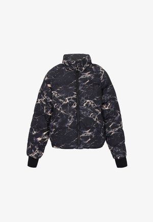 Giacca a vento nera con un motivo in marmo crema, colletto alto, zip frontale e polsini a coste neri; imbottita per isolamento e calore.