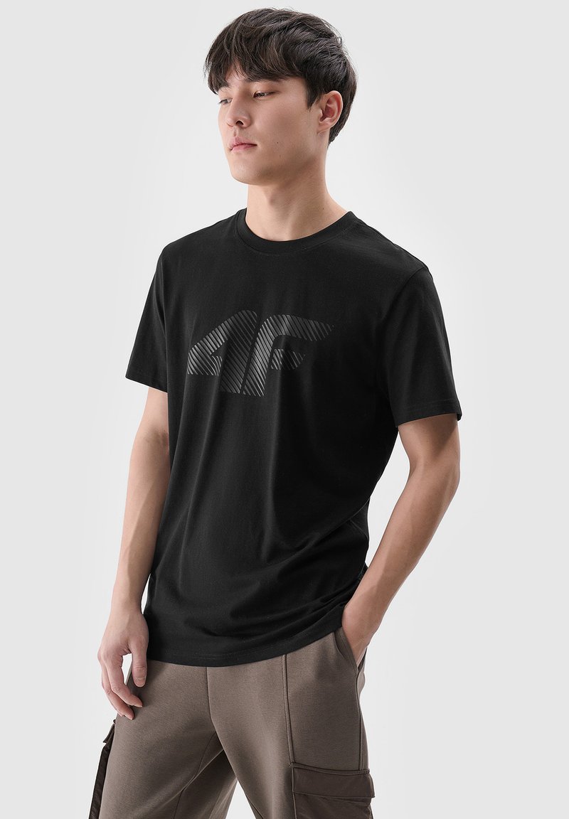 4F - T-shirt z nadrukiem