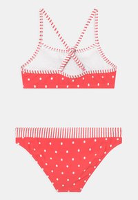 Roter Bikini mit weißen Punkten; verfügt über gestreifte Akzente an den Trägern und dem Bund; aus dehnbarem Schwimmmmaterial gefertigt.