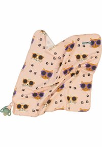 Bomullsfilt med en ljusrosa bakgrund och ett upprepande mönster av katter i solglasögon och tassavtryck. Inkluderar en nappklämma.