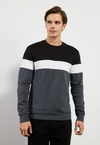 Pier One Φούτερ - forged iron/white/black