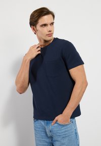 Pier One Triko s potiskem - navy