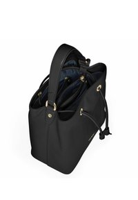 Zwarte leren handtas met een gestructureerd oppervlak, gouden hardware-accenten, meerdere binnencompartimenten en een trekkoordsluiting.
