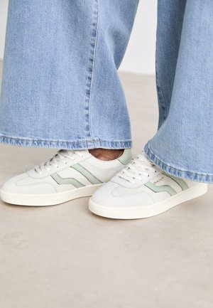 CUZIMA - Sneakers laag - white/ light green