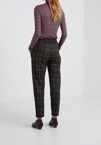 BOSS Tygbyxor - pink