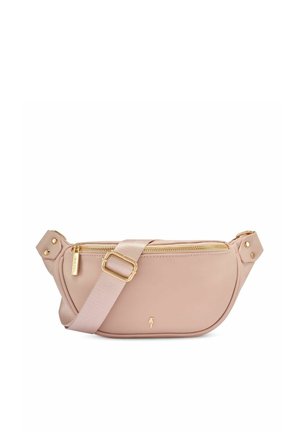 Jasnoróżowa skórzana nerka z złotym zamkiem błyskawicznym, regulowanym szerokim paskiem oraz małym złotym logo na środku przodu.
