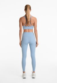 OYSHO STRAPPY BACK - Sportski grudnjak s blagom potporom - mottled royal blue