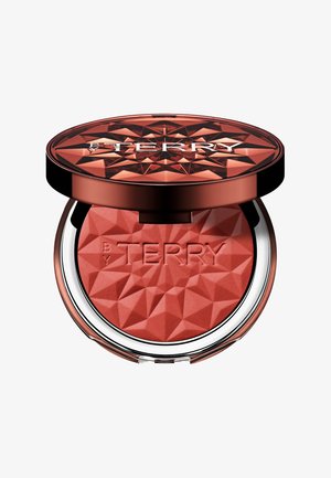 Runde Blush-Compact mit einem facettierten, metallischen Roségold-Deckel. Enthält sichtbares, koralfarbenes Puder, das mit "BY TERRY" geprägt ist.