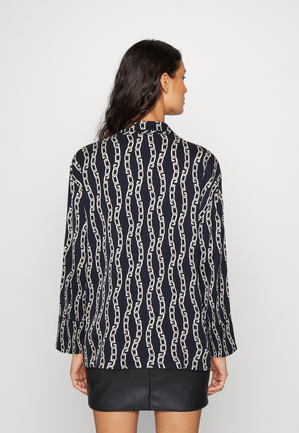 RELAXED CHAIN PRINT