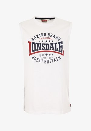 Hvid ærmeløs tanktop med "Lonsdale" logo i rød og sort, omgivet af stjerner og teksten "Boxing Brand, Great Britain, Since 1960."