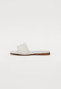Unselected, white