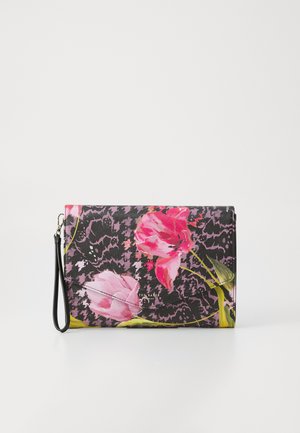 Bolso de mano con estampado floral que presenta tulipanes rosas sobre un fondo negro con patrones. Material de piel sintética, con una correa desmontable y cierre de cremallera.