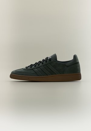 adidas Originals, HANDBALL SPEZIAL UNISEX - Zapatillas - carbon/carbon/gum