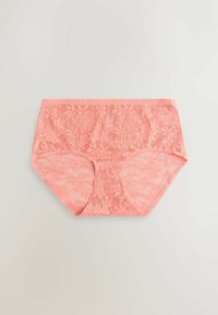 Lenjerie din dantelă într-o nuanță de roz coral, cu modele florale și textură moale, având un design cu talie înaltă și acoperire completă în spate.