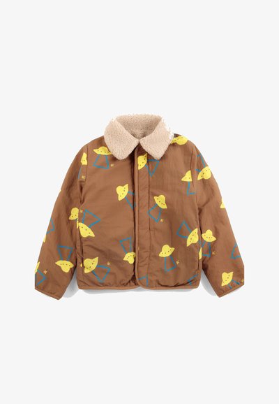 Veste marron avec col en polaire beige et motifs jaunes de soucoupe volante ainsi que des triangles bleus imprimés sur tout le tissu.