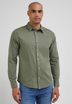 Chemise DKNY Femme – Taille 14 J (Junior) – Couleur Olive – NEUVE Avec étiquettes
