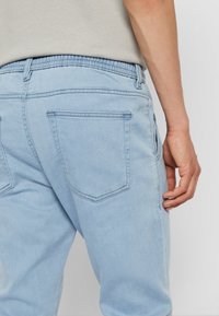 Urban Classics Jeans relaxed fit - lighter washed