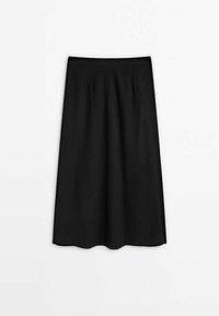 Jupe midi noire à taille haute avec de légers plis, fabriquée en tissu lisse, présentée sur un fond blanc.