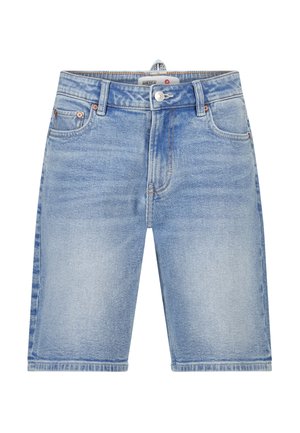 Lichtblauwe denim knielange shorts met steekzakken aan de voorkant, riemlussen, knoop- en ritsluiting, weergegeven op een witte achtergrond.