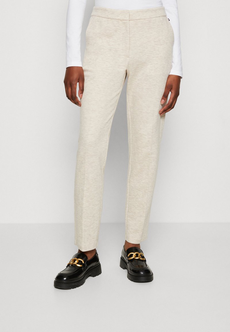 Tommy Hilfiger SLIM PANT - Stoffhose - heathered oatmilk/offwhite ...