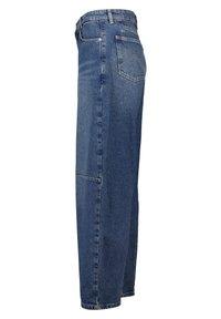 Sininen farkut suoran leikkauksen, viiden taskun ja napitettavan vyötärön kanssa. Ominaisuuksiin kuuluu vaalea kivipesu ja hienovaraiset ompeluyksityiskohdat.