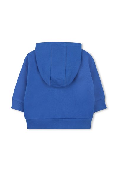 Sweatshirt à capuche bleu avec des poignets et un ourlet côtelés. Texture douce, design décontracté, manches longues et capuche à l'arrière. Pas de logos ni de motifs.