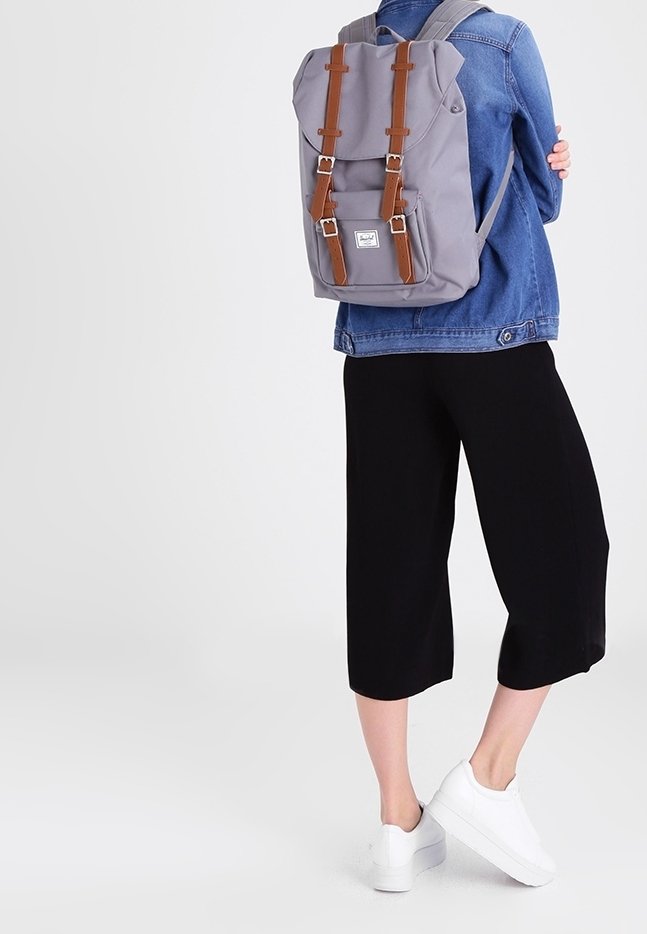 grey herschel backpack on person Realtree Classic XL The backpack is made from 100% recycled 600D polyester Herschel Supply Co. Pop Quiz