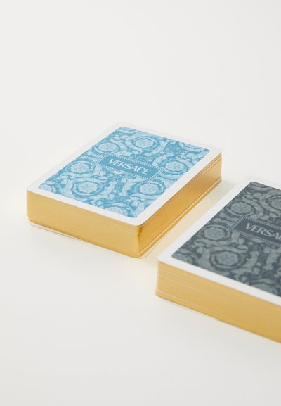 Versace PLAYING CARDS 2 DECKS BAROCCO - Iné doplnky - gold-coloured