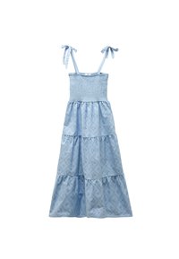 Vestido maxi azul claro de algodón con cuerpo fruncido, tirantes ajustables y falda en capas con un patrón de diamantes.