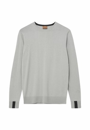 Suéter de manga larga gris claro hecho de un material suave. Presenta un cuello redondo, puños acanalados con acentos negros y un detalle de logo minimalista.