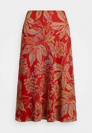 Czerwona spódnica z kwiatowym wzorem w kolorze żółtym i jasnopurpurowym. Wykonana z lekkiego materiału, z rozszerzonym krojem i długością do połowy uda.