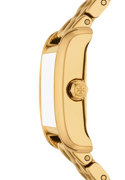 Smartwatch i guldfärg med rektangulär skärm och ingraverad logotyp på sidokronan, synligt länkat metallarmband.