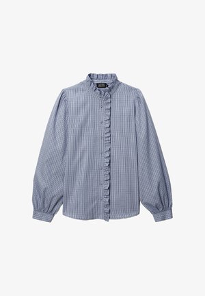 Blouse à carreaux bleu et blanc avec un col à volants, une fermeture à boutons, des manches longues bouffantes et une texture de tissu lisse.